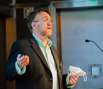 Dr. Vigneron speaking at MRI workshop conference 2022 Dr. Vigneron speaking at MRI workshop conference 2022