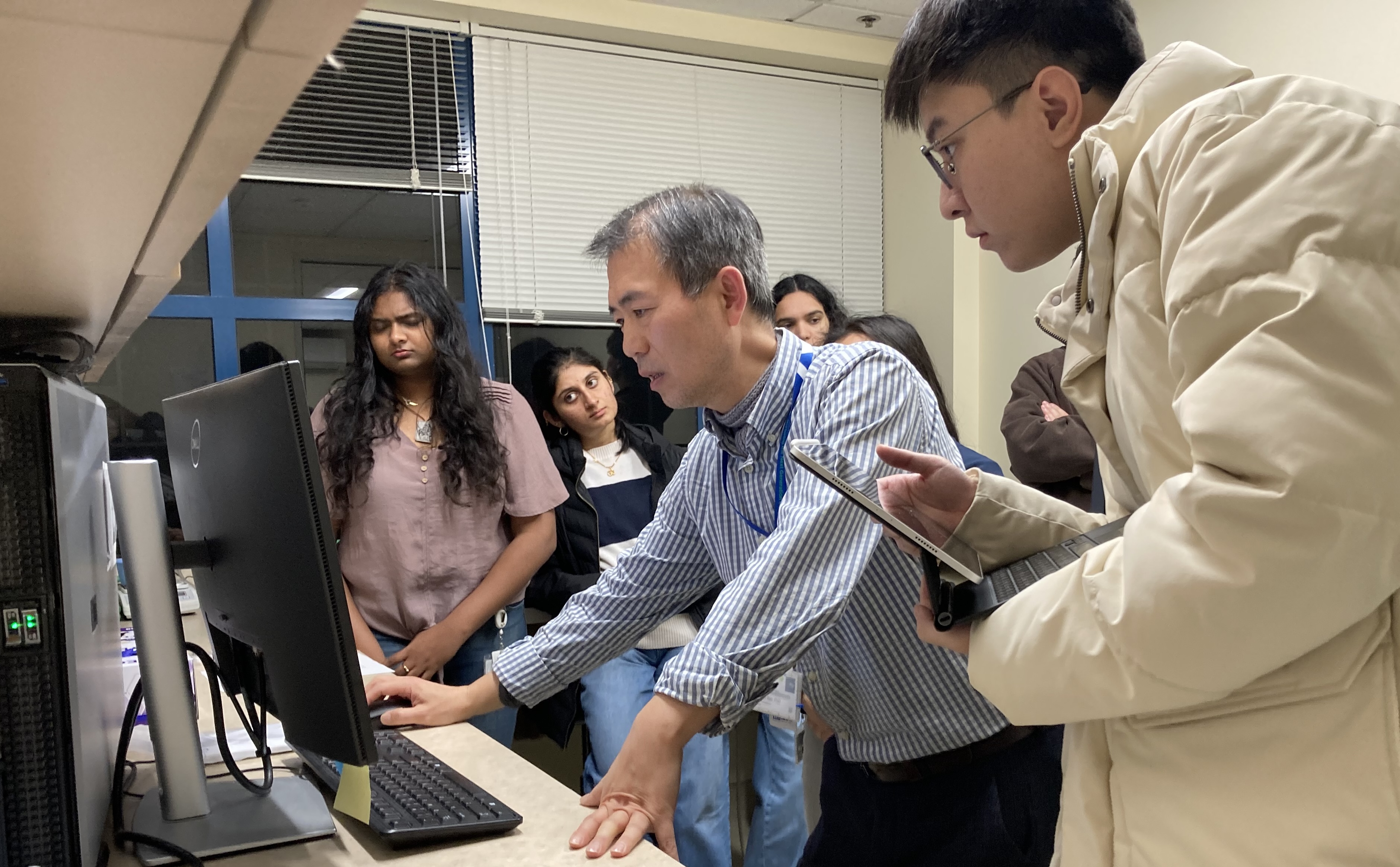 Youngho Seo teaching MSBI students