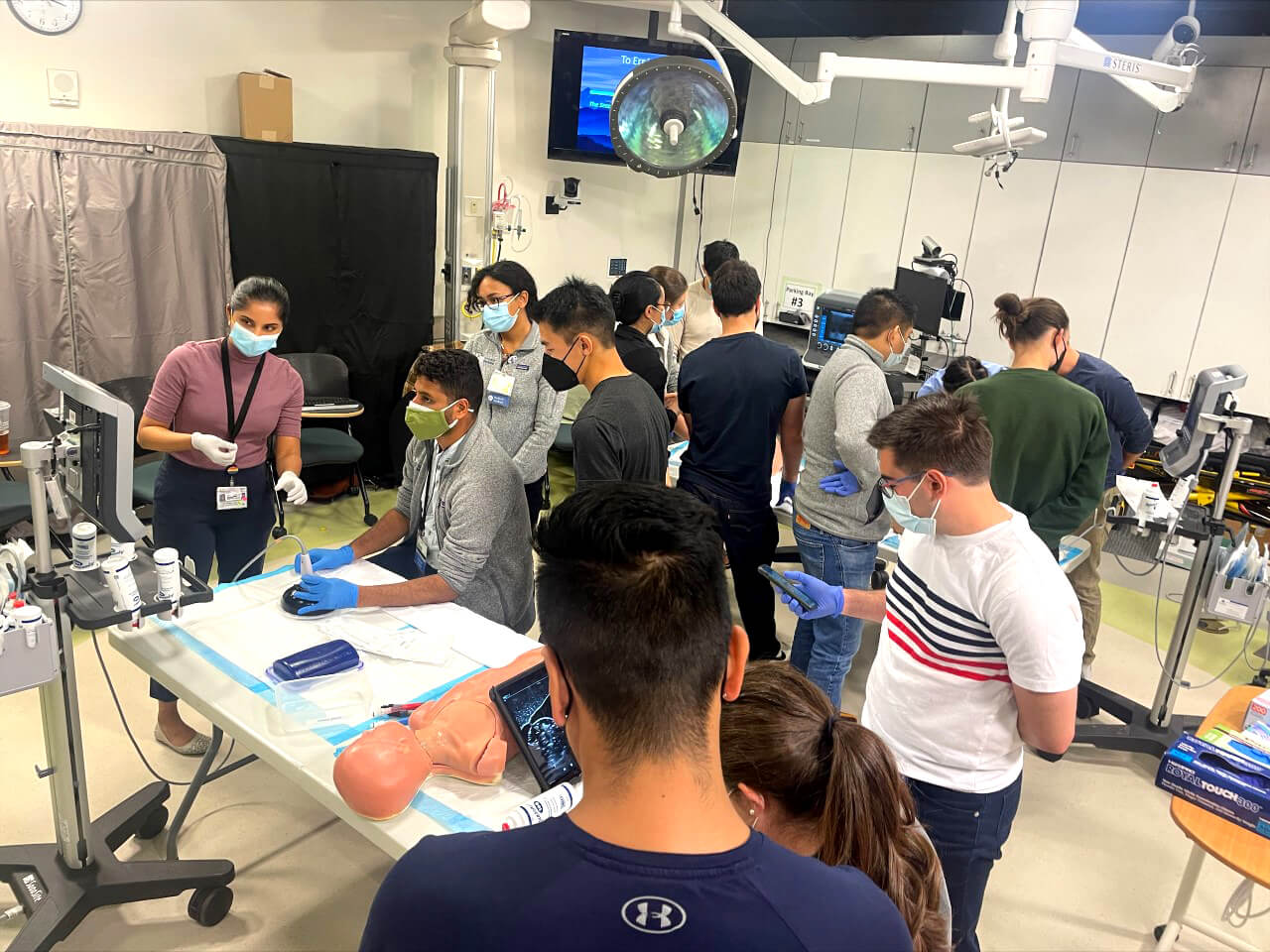 UCSF Medical students learn from UCSF Radiology faculty about ultrasound